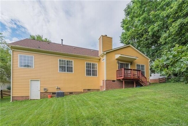 Building Photo - Spacious 4BR House in Charlotte