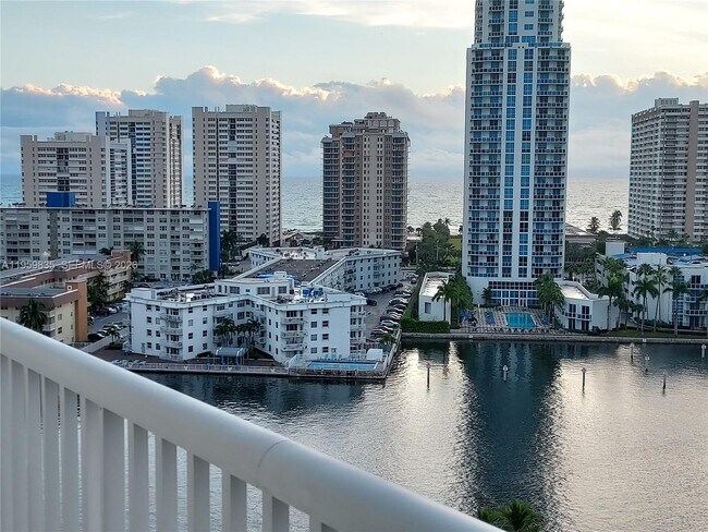 Building Photo - 137 Golden Isles Dr