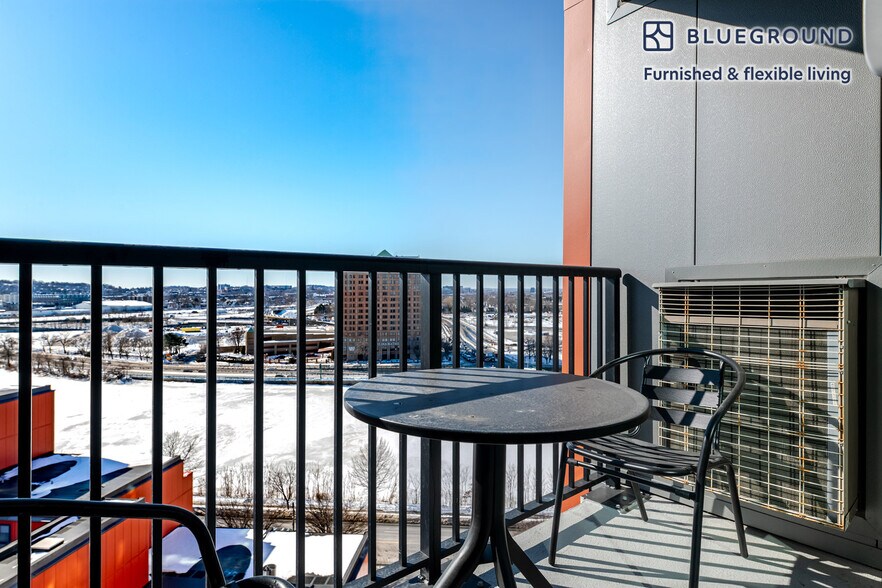 Building Photo - 812 Memorial Dr