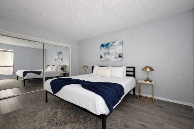 Building Photo - 505 N Rock Rd