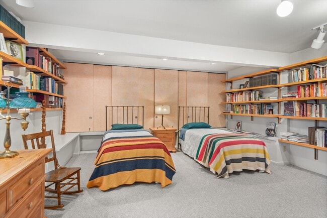 Building Photo - 15 Terrace Dr