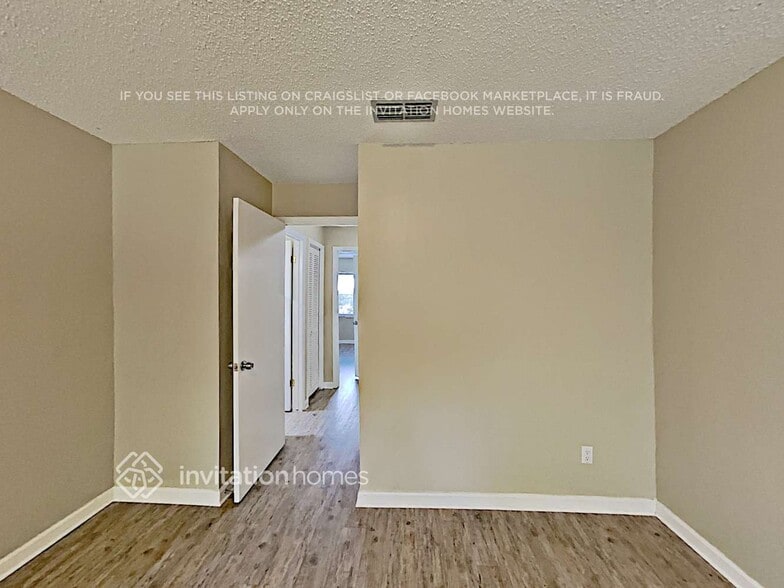Building Photo - 1601 Aster Dr