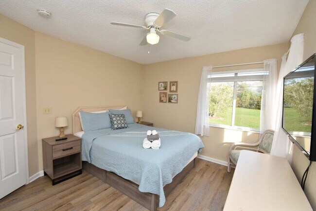 Building Photo - 60 Westover Ln