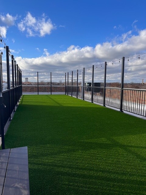 Building Photo - 1610 N Normandy Ave