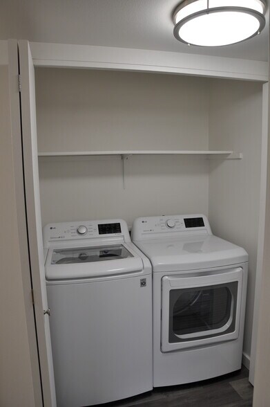 Hallway / Laundry - 3031 Pacific St