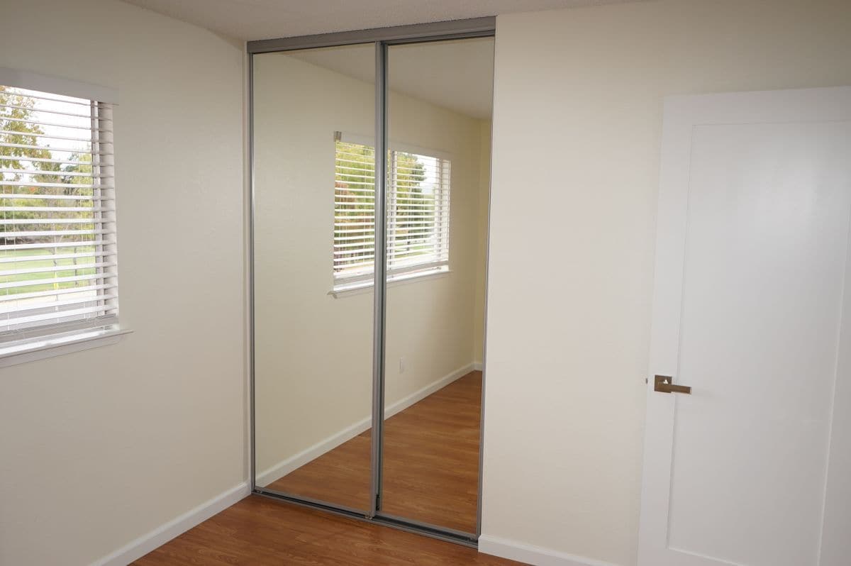 Building Photo - 547 Tawny Dr