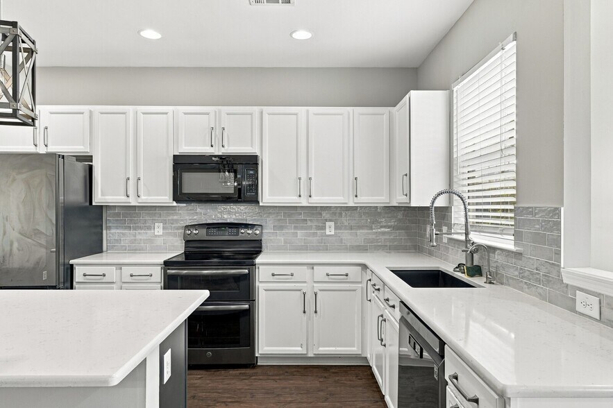 Building Photo - 132 Slaters Dr