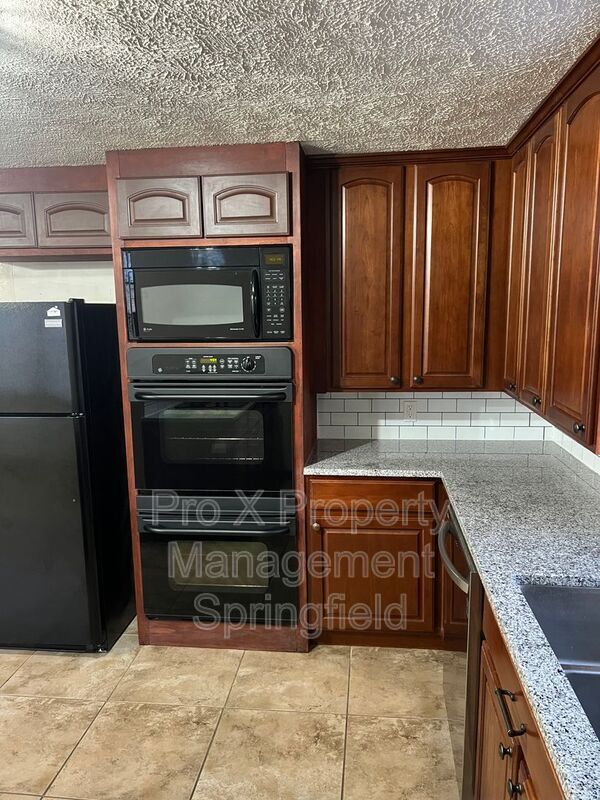 Building Photo - 3435 S Nettleton Ave