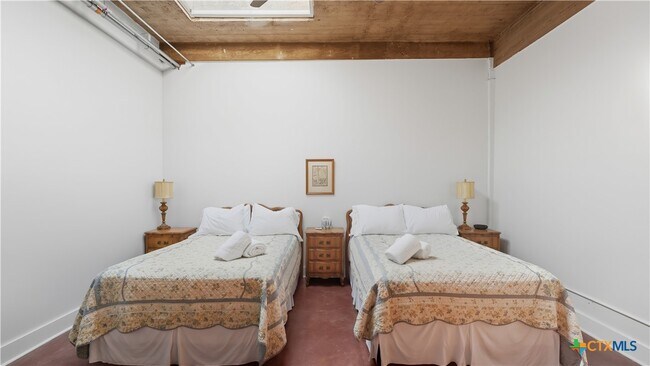 Building Photo - 222 Losoya St