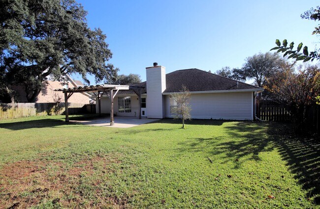 Building Photo - Shalimar Location