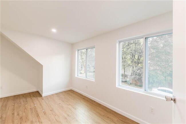 Building Photo - 1170 Niles Ave NW