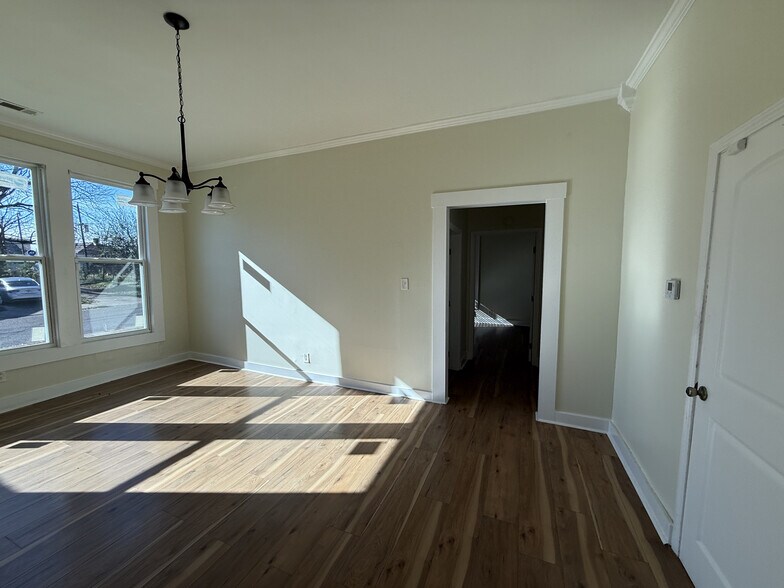 Building Photo - 1371 Ridgeway St