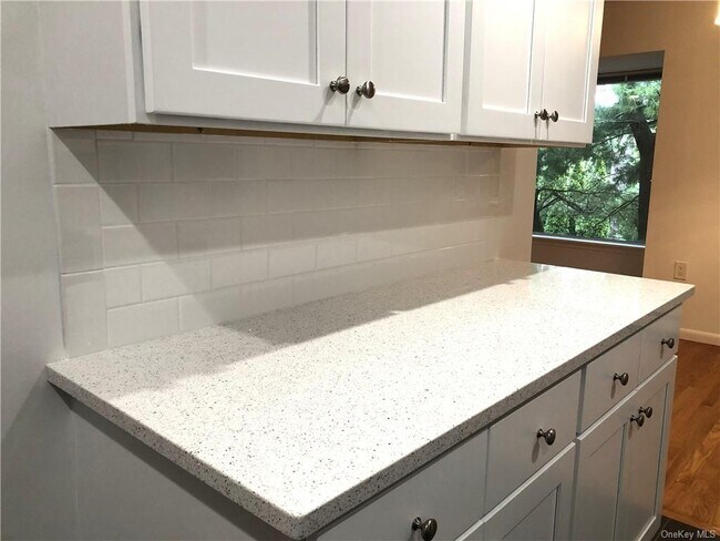 Building Photo - 300 Livingston Ave