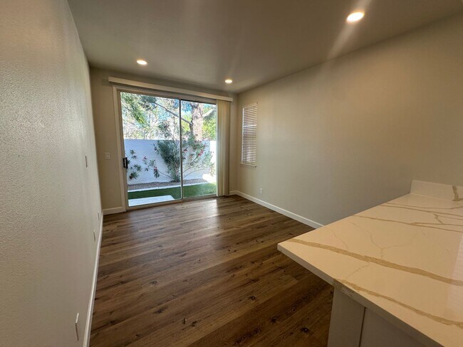 Building Photo - STUNNING DESERT SHORES MINUTES FROM THE LAKES!!!