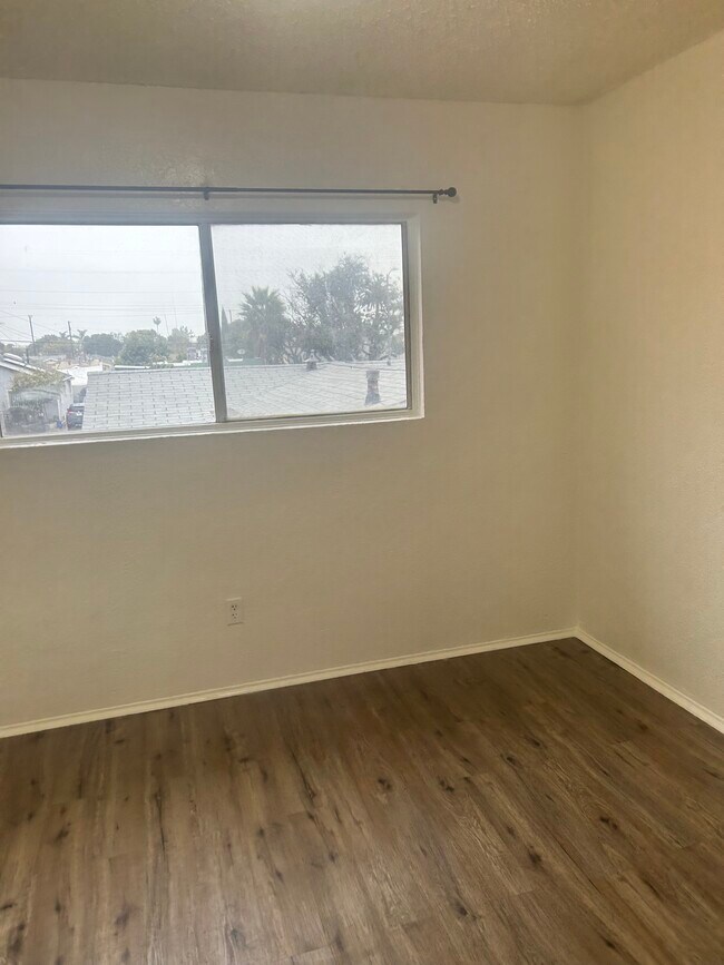 Building Photo - 736 W Century Blvd