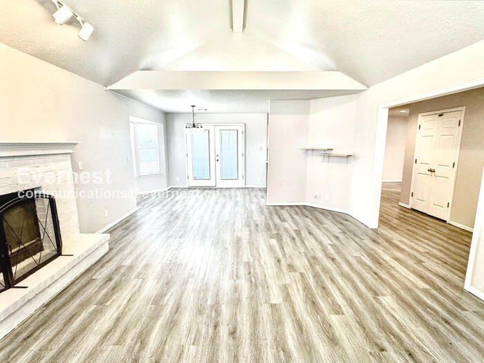 Building Photo - 1201 W 112th St