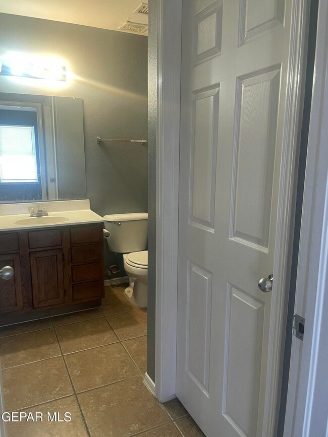 Building Photo - 5724 Saluki Dr