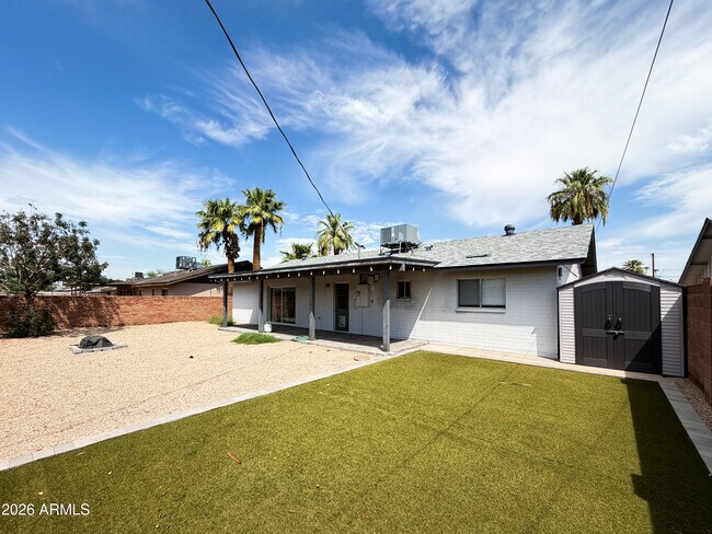 Building Photo - 1015 E Concorda Dr