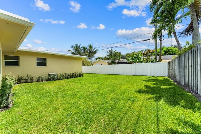 Building Photo - 7531 Edgewater Cir