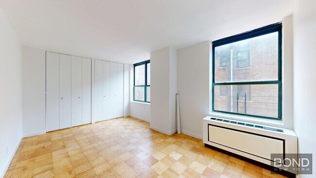 Building Photo - 247 W 87th St