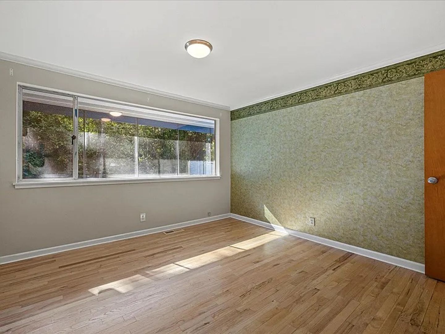 Building Photo - Bellevue Home