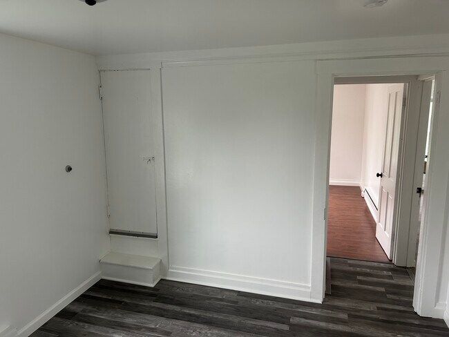 Building Photo - 20 Hedgewood Dr