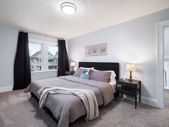 Building Photo - 2010 Chesterland Ave