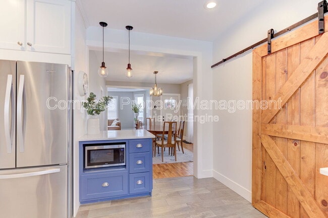 Building Photo - 328 Visser Pl SE