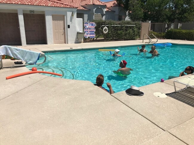swimming pool - 8772 Bridgeport Bay Ave