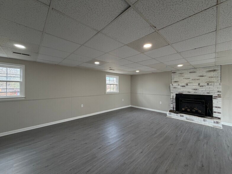 Building Photo - 308 Donna Ave