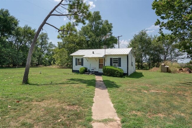 Building Photo - 2200 US-81