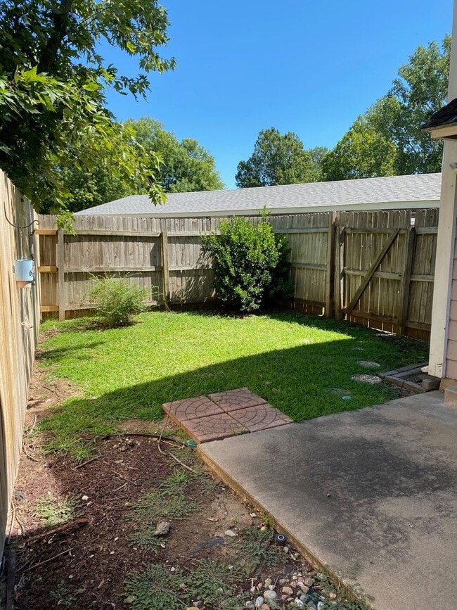 Building Photo - Darling Gathering Place Brookside Townhouse - Gated Community - 1 bedroom 1.5 bath, Small Fenced ...