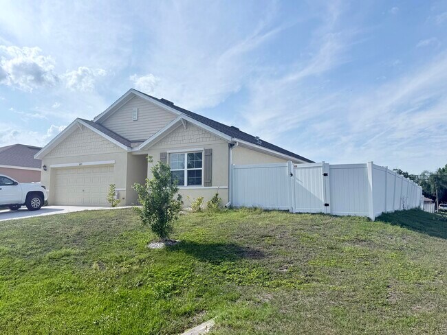 Building Photo - 1405 Pace Dr NW