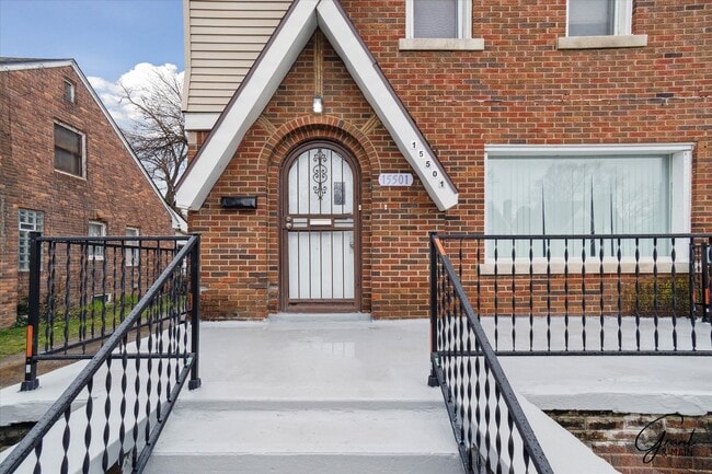 Building Photo - $1500 Large 3 bedroom home