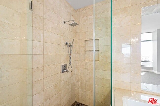 Building Photo - 900 W Olympic Blvd