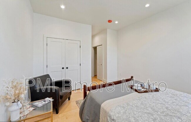 Building Photo - 2329 E Madison St