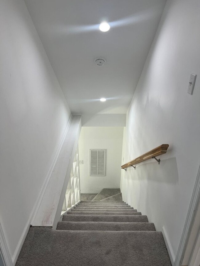 Building Photo - Welcome to this beautiful home located in ...