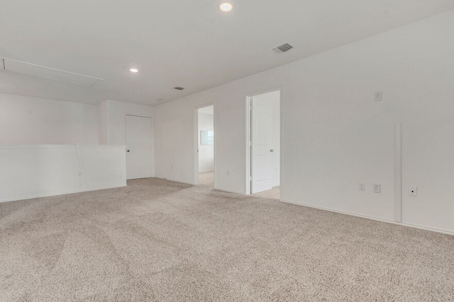 Building Photo - 15401 Poppy Petal Dr