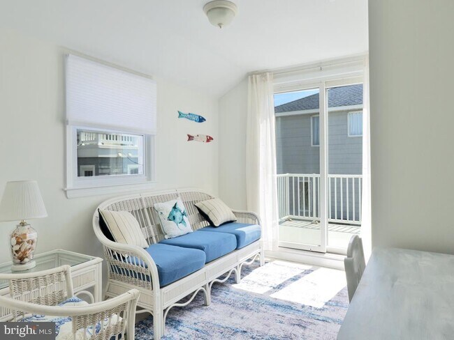 Building Photo - 121 E Sand Dune Ln