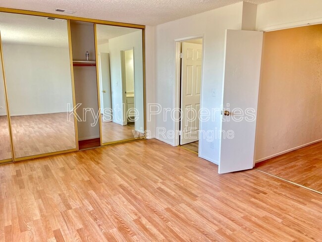Building Photo - 105 Gregory Ln