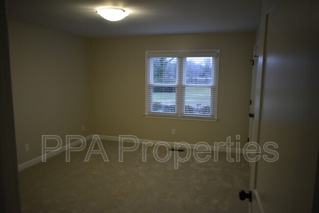 Building Photo - 2894 Willow Cove Dr