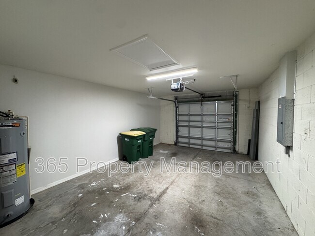 Building Photo - 26433 Sandhill Blvd