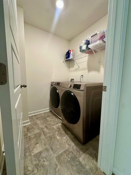 Building Photo - 608 Gray Br Ct