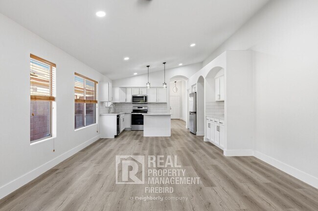 Building Photo - 2420 W Blue Sky Dr