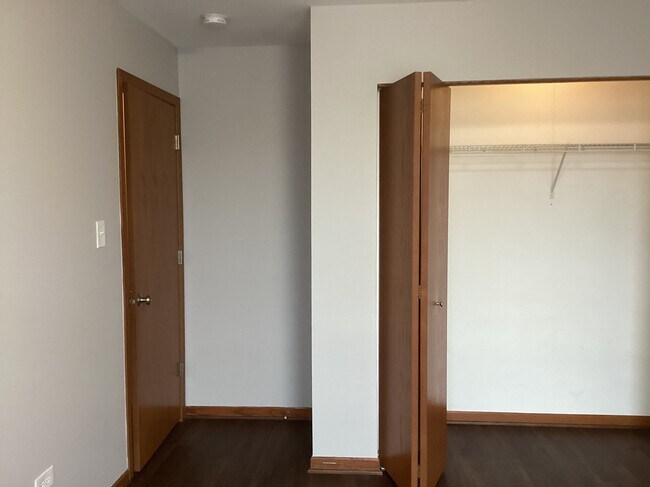 Building Photo - 27450 W Fawn Lake Ct