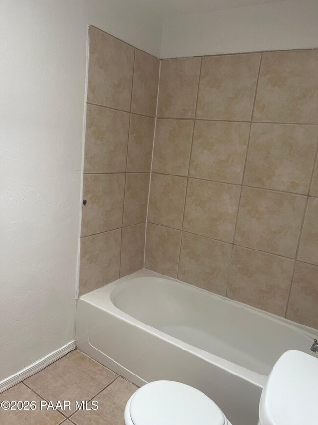 Building Photo - 354 W Delano St