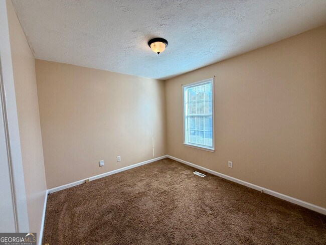 Building Photo - 604 Victorian Cir