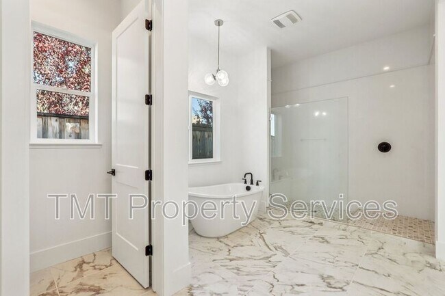 Building Photo - 1007 Bridger Dr