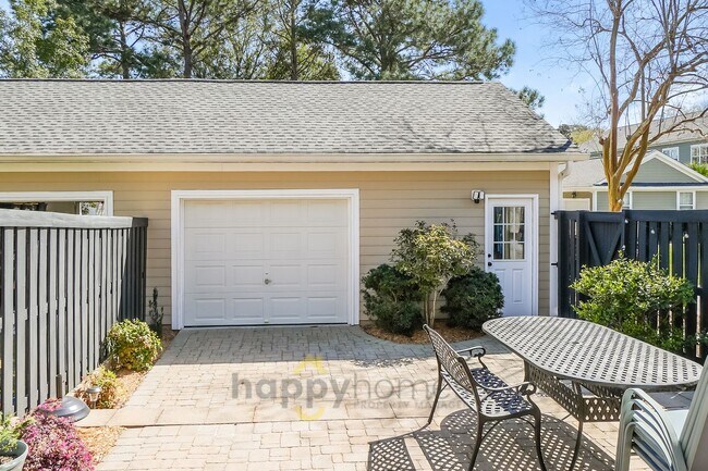 Building Photo - End-Unit Elegance on Daniel Island: 3 Bed, 3.5 Bath