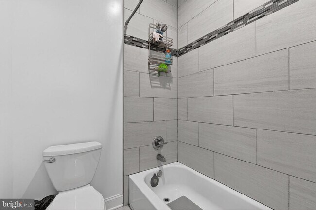 Building Photo - 3925 Ashwood Pl